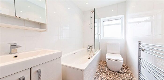 Studio To Rent In Ellesmere Road, London, NW10