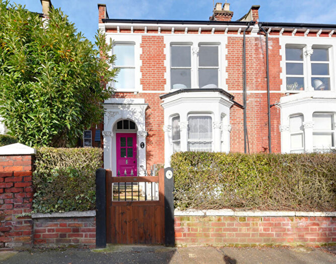1 Bedroom Flat To Rent In Cromwell Avenue, Highgate, N6
