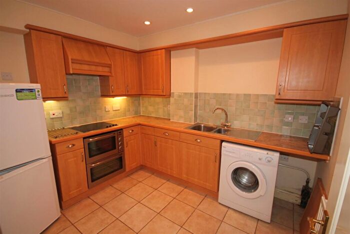 2 Bedroom Flat For Sale In Gardeners Place, Chartham, Canterbury, CT4