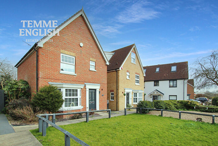 3 Bedroom Detached House For Sale In Westray Walk, Wickford, Essex, SS12