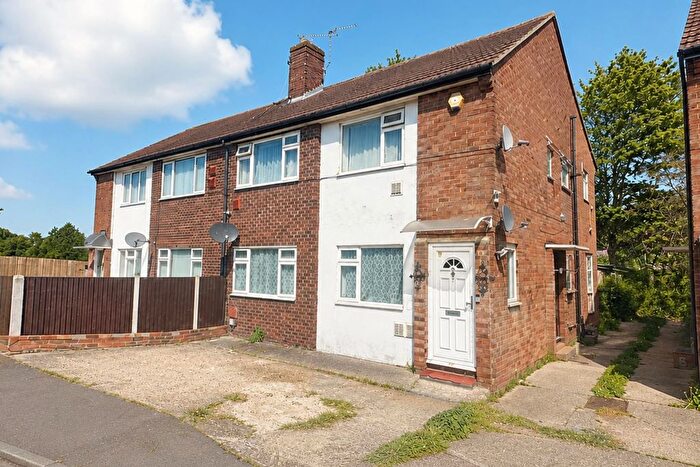 2 Bedroom Maisonette For Sale In Wellington Road, Feltham, TW14