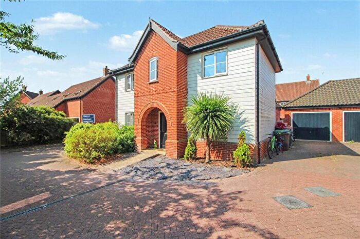 4 Bedroom Detached House For Sale In Hewitt Close, Poringland, Norwich, Norfolk, NR14