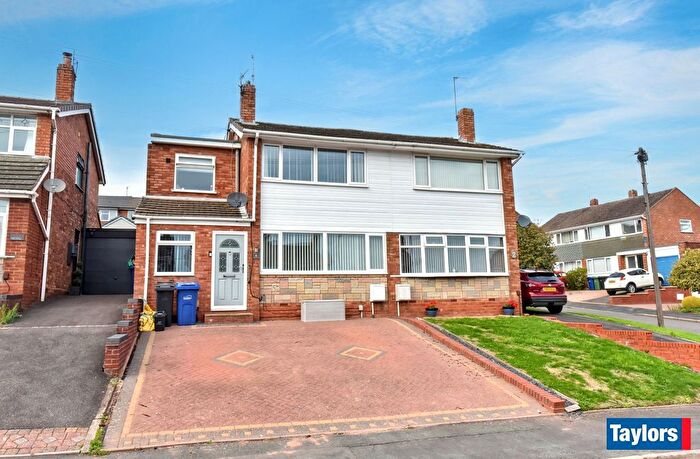 3 Bedroom Semi-Detached House For Sale In Kingswinford, Freeland Grove, DY6
