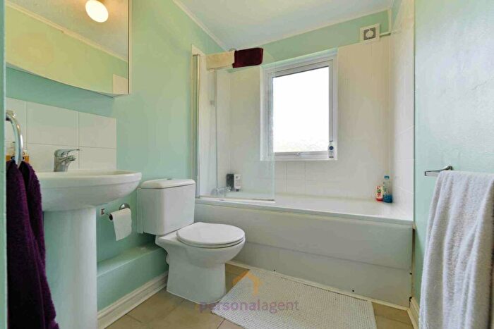 Studio To Rent In Farriers Road, Epsom, KT17