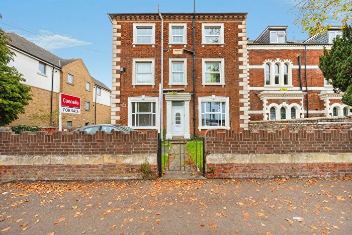 1 Bedroom Flat For Sale In Ampthill Road, Bedford, MK42