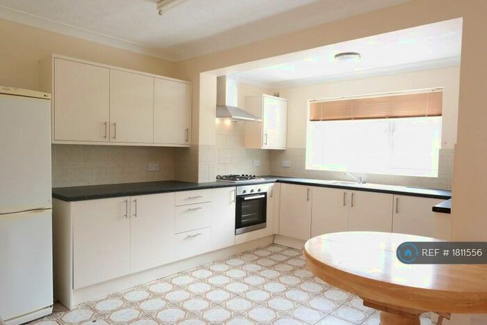 3 Bedroom End Of Terrace House To Rent In King Henry's Road, Kingston Upon Thames, KT1