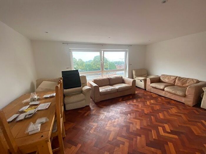 3 Bedroom Flat To Rent In Colchester Avenue, Penylan, Cardiff, CF23