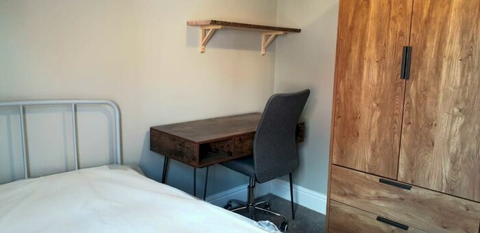 6 Bedroom Terraced House To Rent In Portland Street - Bed, LN5