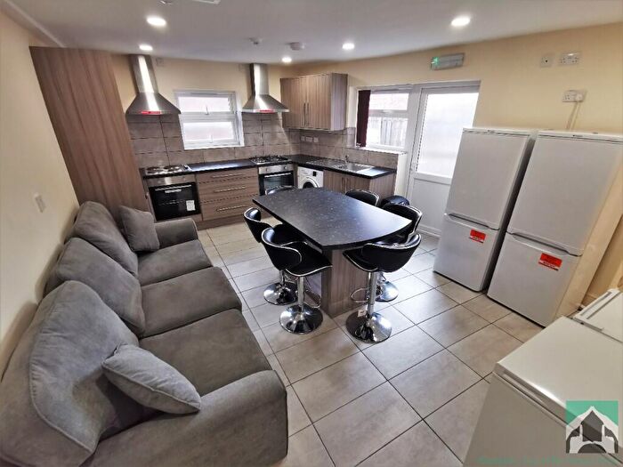 6 Bedroom End Of Terrace House To Rent In Blossom Avenue, Dawlish Road, Birmingham, B29