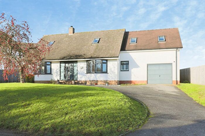 4 Bedroom Detached House For Sale In Kineton Road, Pillerton Priors, Warwick, CV35