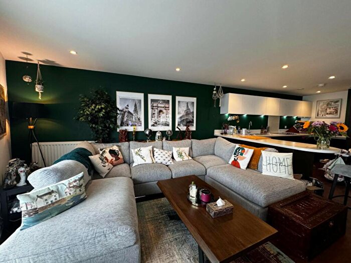 3 Bedroom Apartment To Rent In Fairbourne Court, Centenanry Quay, SO19