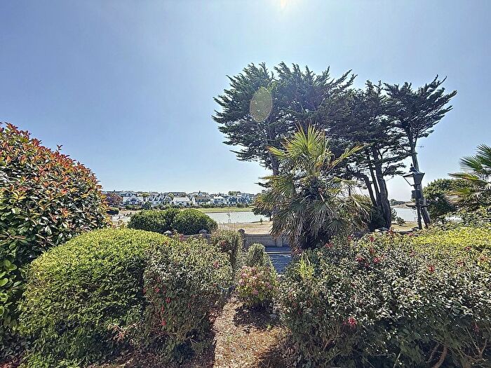 3 Bedroom Flat For Sale In Y Cerigos, The Knapp, Barry, CF62