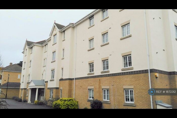 2 Bedroom Flat To Rent In St Andrews Gate, Woking, GU22