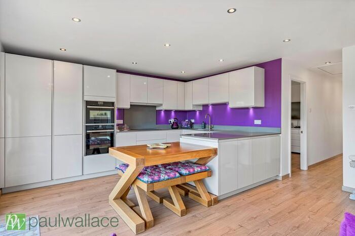 2 Bedroom Detached Bungalow For Sale In North Street, Nazeing, Waltham Abbey, EN9
