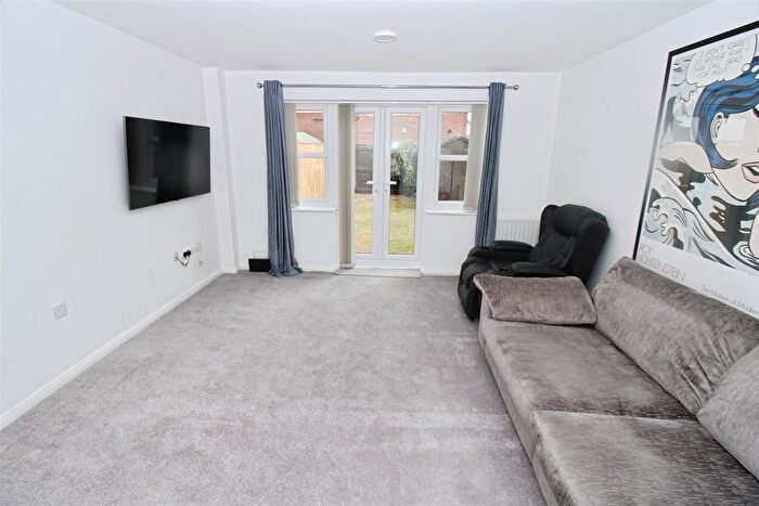 3 Bedroom Town House For Sale In Heatherwood Court, Bransholme, Hull, HU7