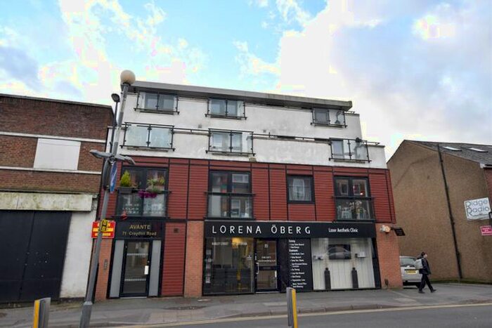 1 Bedroom Flat To Rent In Croydon Road, Caterham, CR3