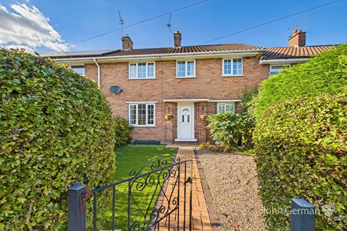 3 Bedroom Terraced House For Sale In Oxbarn Road, Stafford, ST17