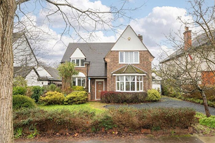 4 Bedroom Detached House For Sale In Harfield Road, Sunbury-On-Thames, TW16
