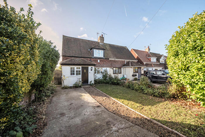 3 Bedroom Semi Detached House For Sale In School Lane, Horton Kirby, Dartford, DA4