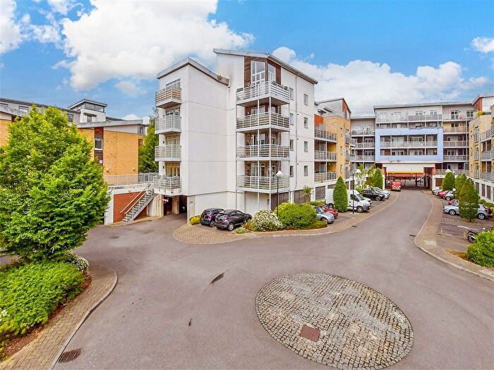 1 Bedroom Flat For Sale In Kingfisher Meadow, Maidstone, Kent, ME16