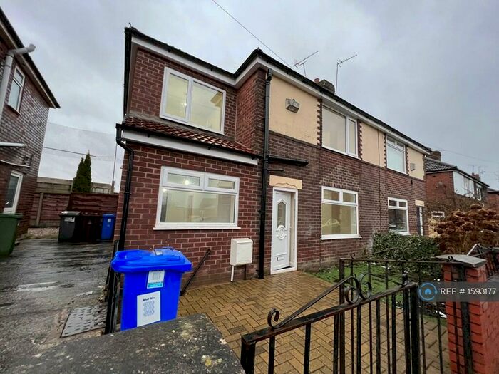 4 Bedroom Semi-Detached House To Rent In High Street, Manchester, M43