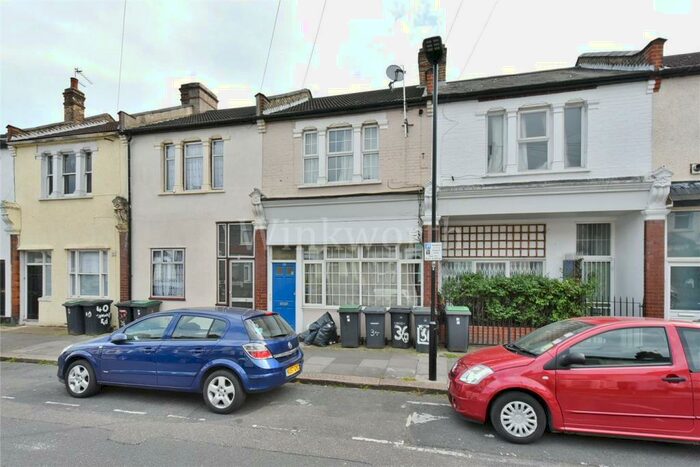 2 Bedroom Apartment To Rent In Conway Road, London, N15