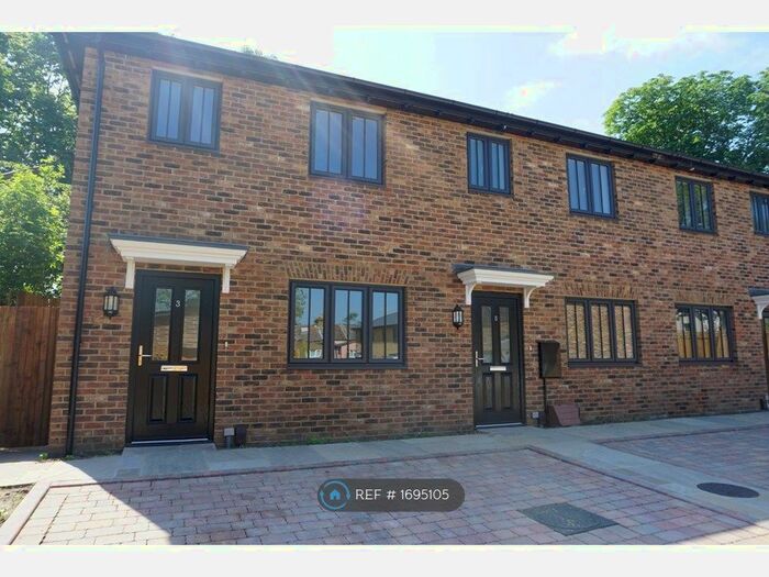 3 Bedroom End Of Terrace House To Rent In Woodside Mews, Gravesend, DA12