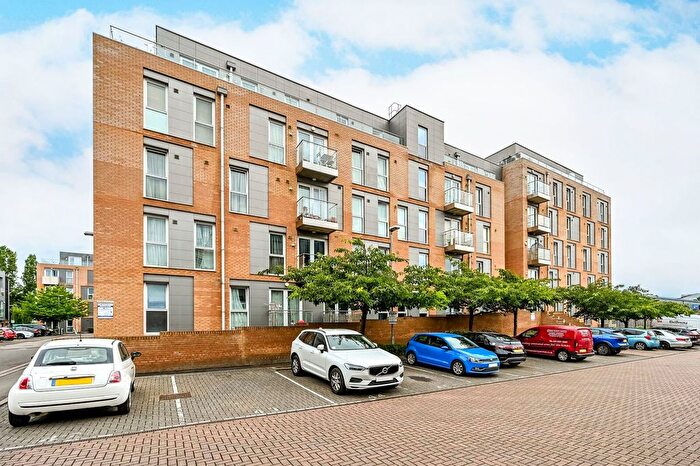 1 Bedroom Flat To Rent In Pontes Avenue, Hounslow, TW3