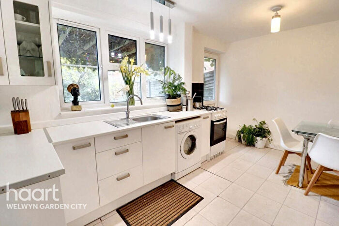 3 Bedroom Terraced House For Sale In Vine Close, Welwyn Garden City, AL8