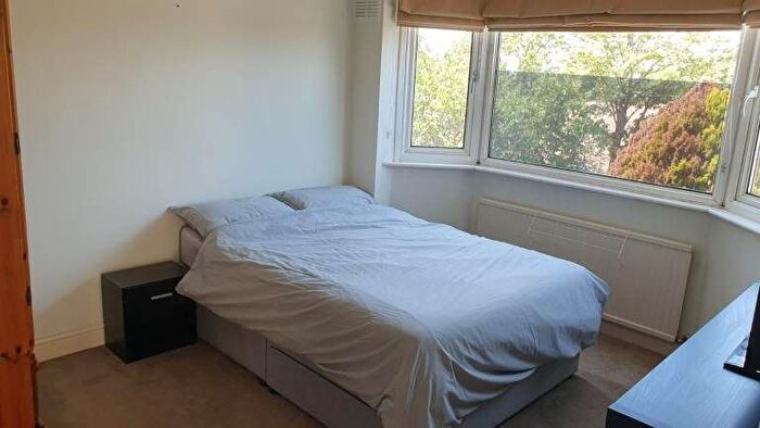 1 Bedroom Detached House To Rent In Aragon Road, Morden, SM4