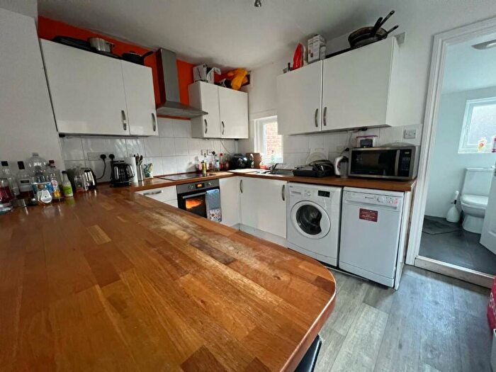 6 Bedroom Terraced House To Rent In Old Tiverton Road, Exeter, EX4