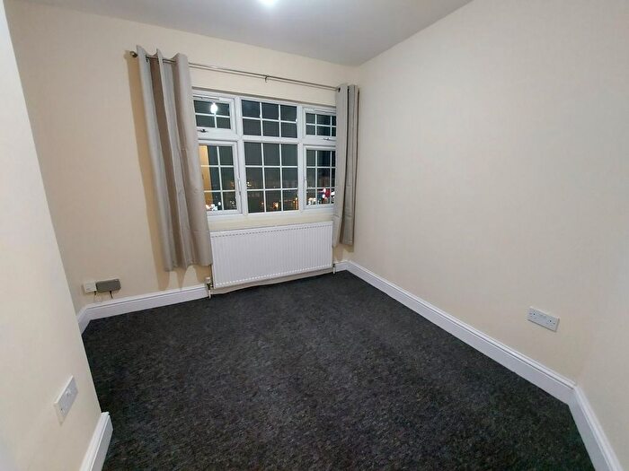 2 Bedroom Flat To Rent In Woodford Avenue, Ilford, IG2
