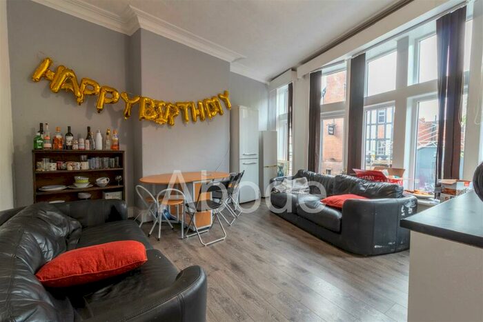 6 Bedroom Flat To Rent In The Crescent, Hyde Park, Leeds, LS6