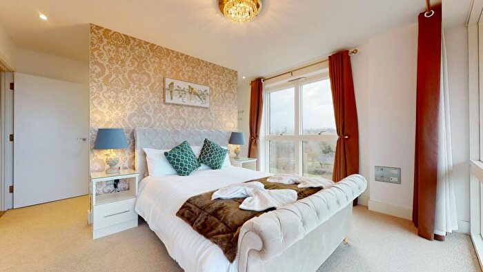 2 Bedroom Flat To Rent In Lakeside Drive, London, NW10