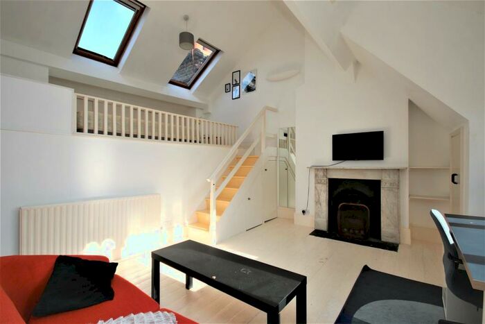 Studio To Rent In Sotheby Road, N5