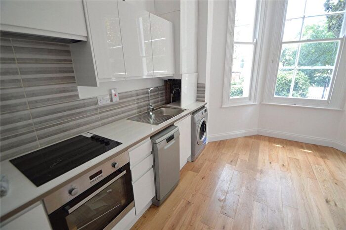 2 Bedroom Flat To Rent In Beulah Hill, London, SE19