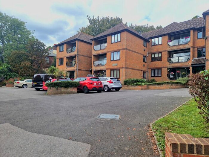 2 Bedroom Flat To Rent In Sedgemead Court, Netley Abbey, SO31