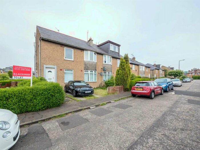 2 Bedroom Property To Rent In Colinton Mains Place, Edinburgh, EH13