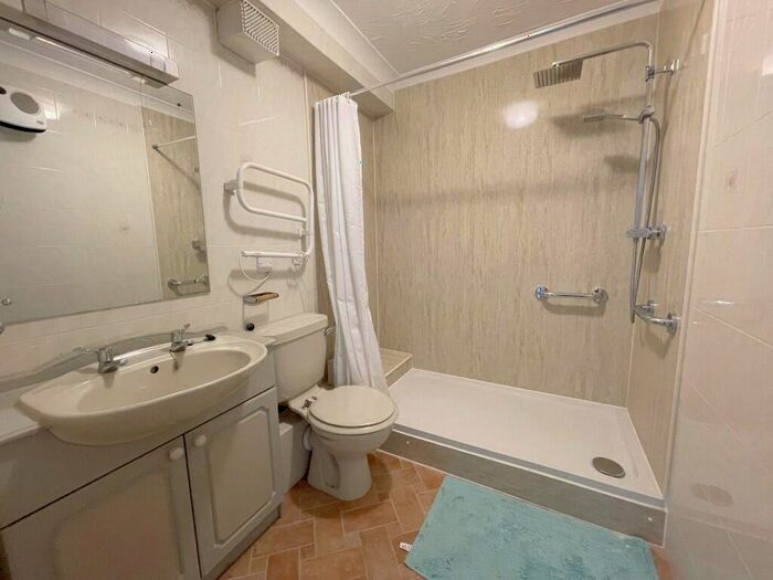 2 Bedroom Retirement Property For Sale In Potters Court, Darkes Lane, Potters Bar, Hertfordshire, EN6