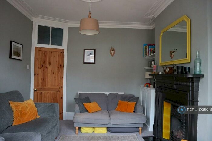 2 Bedroom Flat To Rent In Birkbeck Road, London, N8