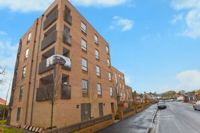 2 Bedroom Flat To Rent In Victoria Crescent, Ashford, TN23