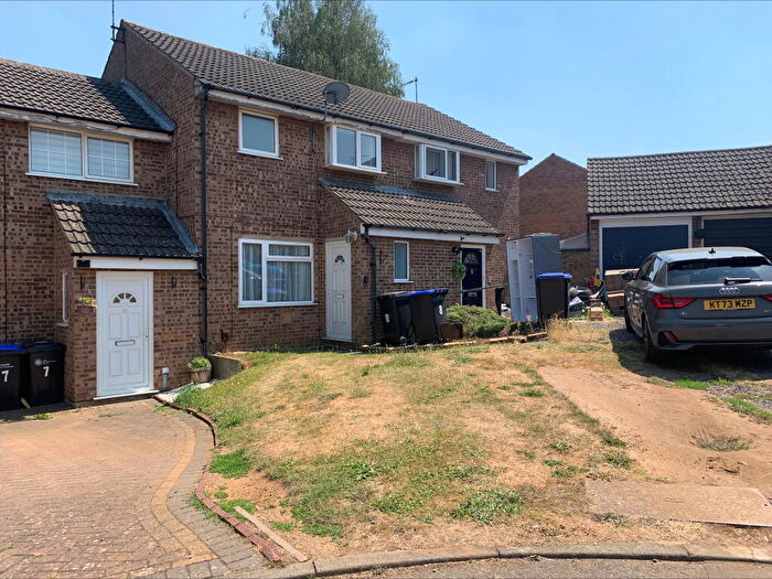 3 Bedroom Semi-Detached House To Rent In Jubilee Close, Abington, Northampton, NN4