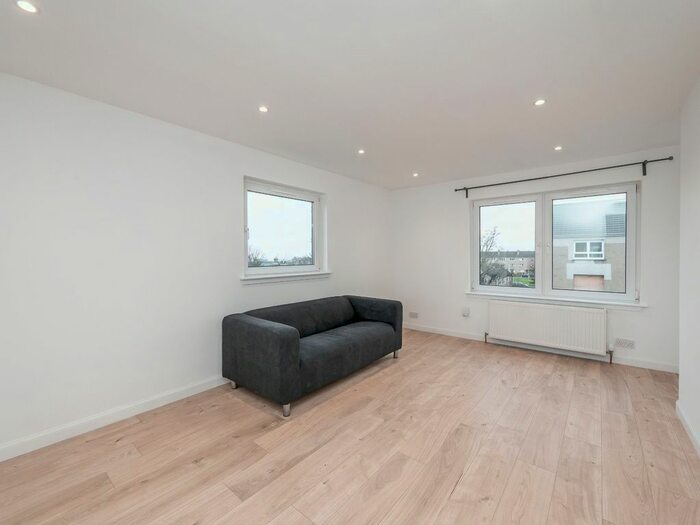 2 Bedroom Flat To Rent In Bailie Terrace, Edinburgh, Midlothian, EH15