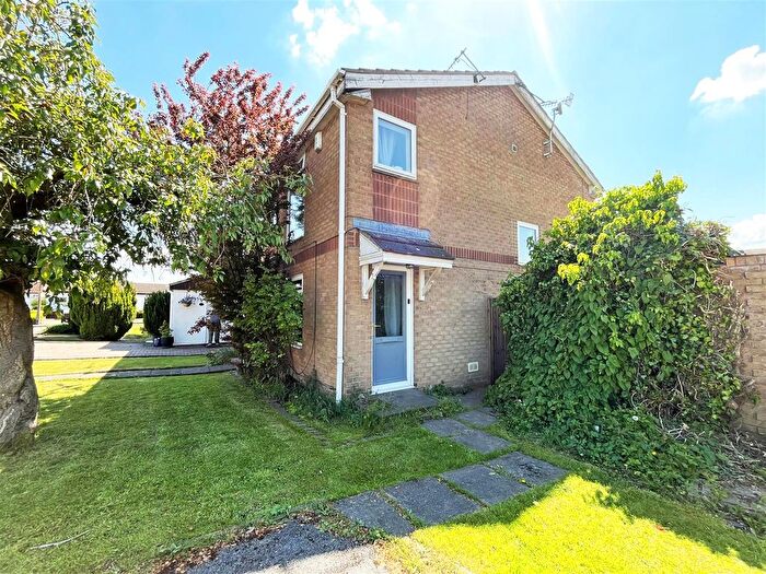 2 Bedroom End Of Terrace House To Rent In Hatherleigh Close, Mapperley Plains, Nottingham, NG3