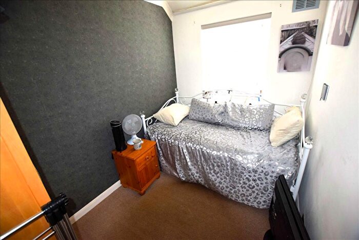 2 Bedroom Flat For Sale In Marlborough Road, Hanworth, Middlesex, TW13