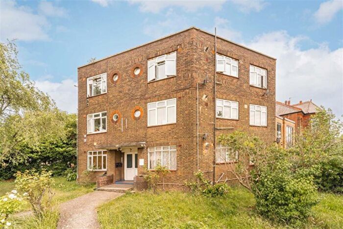 2 Bedroom Flat For Sale In Neasden Lane, Neasden, NW10