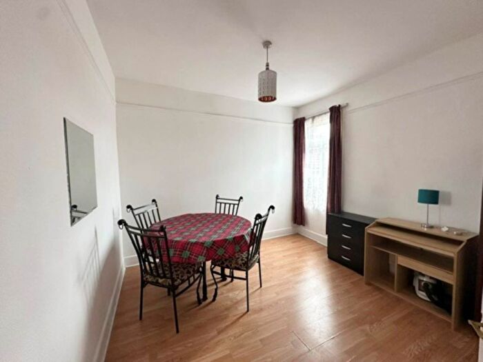 2 Bedroom Flat To Rent In Crosby Road, Forest Gate, E7