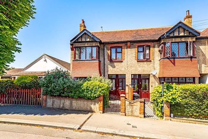 2 Bedroom Flat For Sale In Leigham Court Drive, Leigh-On-Sea, SS9