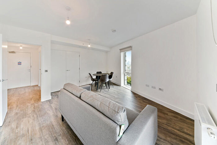 2 Bedroom Apartment To Rent In Pontoon Dock London, E16