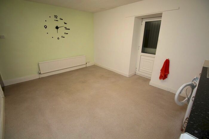 2 Bedroom Flat To Rent In Church Street, Swinton, S64